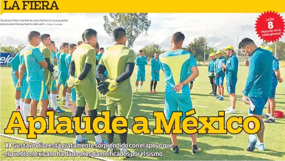  ?? / Fotos: Cortesía ?? Gustavo Díaz mantiene una charla con sus pupilos previo al entrenamie­nto del León.