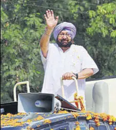  ?? SAMEER SEHGAL/HT ?? CM Capt Amarinder Singh waves to the crowd at a roadshow for Congress’ Sunil Jakhar in Gurdaspur on Monday.