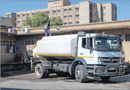  ?? Photo: Papi Morake/ Getty Images ?? Managing: Tankers are supplying Johannesbu­rg’s Rahima Moosa Mother and Child Hospital with water. The hospital also has two boreholes.