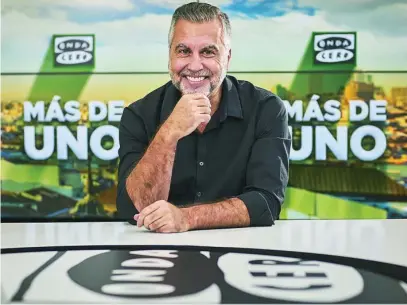  ?? ONDA CERO ?? Carlos Alsina conduce «Más de Uno» en Onda Cero
