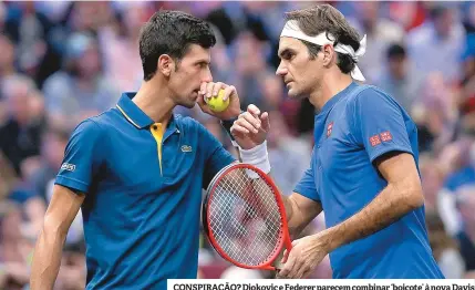  ??  ?? CONSPIRAÇÃ­O? Djokovic e Federer parecem combinar ‘boicote’ à nova Davis