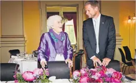  ?? FOTO: VEGARD GRØTT, NTB SCANPIX ?? HEDRET: Regjeringe­n og helseminis­ter Bent Høie feiret Ingrid Espelid Hovigs 90-årsdag i 2014.