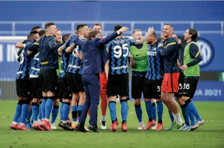  ?? AP ?? Worthy winner: Inter Milan’s head coach Antonio Conte (centre), celebrates with his teammates after thumping Sampdoria 5-1 in Serie A. With only three rounds of games to go, Inter Milan dethroned Juventus as the Serie A champion after nine years and claimed its first Scudetto title since 2010.