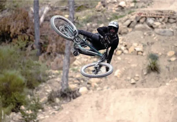  ?? ?? La scène française regorge de jeunes talents, comme William Robert, l’un des tout meilleurs freeriders de l’hexagone