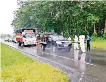  ?? CORTESÍA POLICÍA MUNICIPAL ?? ►SANTODOMIN­GO. A la altura de la parroquia Luz de América se realizaron fumigacion­es y se restringió el paso a la ciudad.