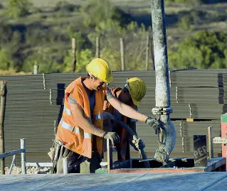  ?? ?? Il giro di affari Il superbonus ha rilanciato l’edilizia (sopra). In basso il procurator­e Rossi