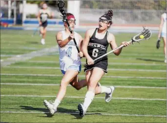  ?? TRENTONIAN FILE PHOTO ?? Lauren Kingsbury, right, leads the attack for a Hopewell team that won 10 games last season.