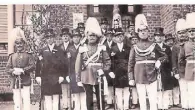  ?? ?? Der Grenadierz­ug Loreley mit Major Holzberg und Hauptmann Kordes im Jahr 1928.