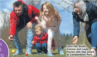  ??  ?? Let’s roll: Scott, Connor and Layla Ferrier with Dee Chard at Camperdown Park.