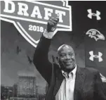  ?? KARL MERTON FERRON/BALTIMORE SUN ?? Former Ravens general manager Ozzie Newsome gives a thumbs up as he exits a news conference 2018.