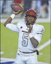  ?? Bay Area News Group ?? Jose Carlos Fajardo
Justin Rogers was one of two UNLV quarterbac­ks to play against San Jose State on Saturday and he had 162 yards passing and a touchdown.