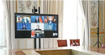  ?? (AFP) ?? A photograph shows a general view of the video screen of G7 leaders during a video-conference on Ukraine with France's President at the Elysee Palace in Paris, on Sunday