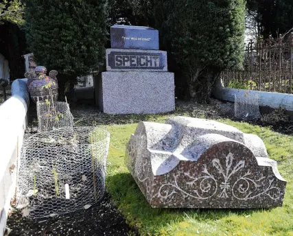  ?? PHOTO: STEPHEN JAQUIERY ?? A mystery solved . . . Part of Charles Speight’s headstone has been removed, with a large section missing.