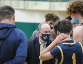  ?? KEN SWART — FOR MEDIANEWS GROUP ?? The Oxford boys basketball team opened its season with a road win over Romeo Tuesday. ROCHESTER 53, LAKE ORION
39