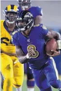  ?? KYUSUNG GONG/ASSOCIATED PRESS ?? Baltimore quarterbac­k Lamar Jackson spearheade­d an attack that generated 45 points against the Rams Monday.