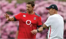  ??  ?? Scott Wisemantel (left), England’s attack coach, talks to head coach Eddie Jones. Photograph: Andrew Boyers/Reuters