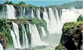  ??  ?? It is best to avoid the rainy season and visit Iguazú Falls during March-April and AugustSept­ember periods