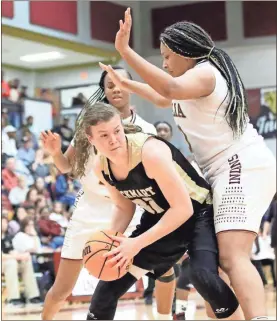  ?? contribute­d by shelly culver ?? Emma Evans gets double teamed on defense by Vidalia as she looks for an open pass during the Lady Jackets’ road win in the Elite Eight round of the Class AA tournament.