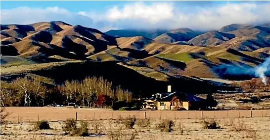  ?? JOHN BISSET/STUFF (LEFT) ?? New Zealand as oil painting – we’ve got the scenery, and now the infrastruc­ture is catching up, and, in the case of Tekapo’s automated toilets, contributi­ng to the costs of tourism.