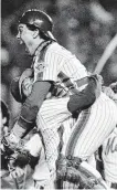  ?? Paul Benoit / Associated Press ?? Jesse Orosco, left, and Gary Carter led the Mets to the 1986 title over the Red Sox.