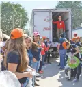  ??  ?? Brigada Amigos ha beneficiad­o a mil personas en ocho visitas realizadas.