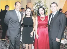  ??  ?? Carlos y Elena Chinchilla con Alexandra y Adán Calderón.