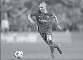  ??  ?? Andrés Iniesta kan zijn loopbaan voortzette­n bij Manchester City, Arsenal of Paris Saint-Germain. AS meldde gisteren dat de kans klein is dat de 33-jarige spelmaker daadwerkel­ijk naar Engeland of Frankrijk vertrekt. (Foto: Nusport)