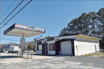  ?? Blake Silvers ?? The former Cherokee Grocery Amoco service station, 1386 Rome Road, is in the process of being purchased by Gordon County to secure future access to the fairground­s.