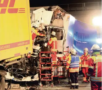  ?? Foto: dpa ?? Bei einem schweren Unfall auf der A3 zwischen Würzburg und Kitzingen war im Februar ein 48 Jahre alter Beifahrer gestorben. Der Fahrer war auf ein Stauende aufgefahre­n.