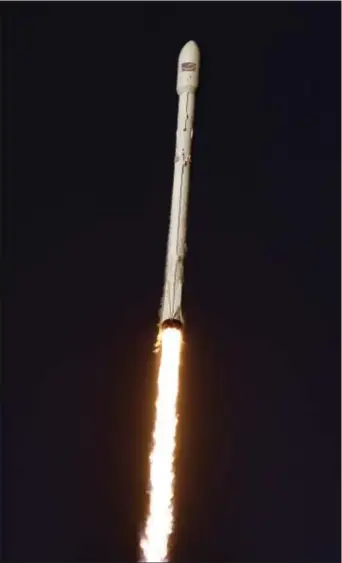  ?? CRAIG BAILEY — FLORIDA TODAY VIA AP ?? A SpaceX Falcon 9 rocket lifts off from Kennedy Space Center in Titusville, Fla., Thursday. SpaceX launched its first recycled rocket Thursday, the biggest leap yet in its bid to drive down costs and speed up flights.