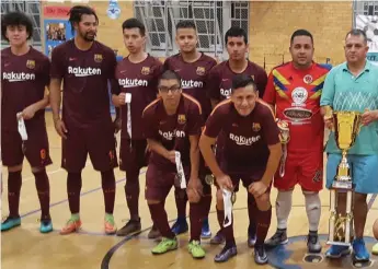  ??  ?? Arsenal se proclamó campeón de “indoor fútbol” sabatino de la United Force Soccer League. CORTESIA