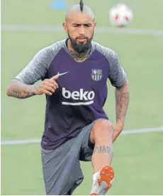  ??  ?? ► Vidal durante un entrenamie­nto del Barcelona.