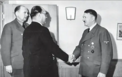  ?? GETTY IMAGES ?? My enemy’s enemy is my friend: Subhas Chandra Bose with Hitler in Berlin in May 1942