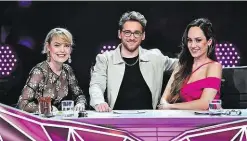  ??  ?? Enttarnt wurde am Dienstag Schauspiel­erin Rebecca Immanuel (li.). Pausieren im Masken-Raten müssen derweil die österreich­ischen „Masked Singer“-Juroren Elke Winkens, Nathan Trent & Sasa Schwarzjir­g. Angelo Kelly (re.) stieg freiwillig aus.