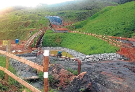  ?? LEONARDO AUGUSTO / ESTADÃO ?? Acidente. Área afetada pelo vazamento do mineroduto Minas-Rio, que contaminou rio em Santo Antonio do Grama (MG)