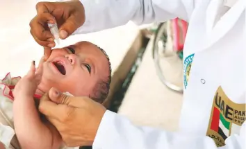  ?? WAM ?? Above and below: Children being administer­ed polio drops. World Polio Day is marked today. The head of WHO in Pakistan has thanked the UAE for their help in eradicatin­g polio in Pakistan.