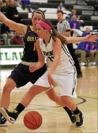  ?? AMANDA K. RUNDLE — THE MORNING JOURNAL ?? Westlake’s Maddie Fleming faces an Olmsted Falls defender going in for the shot.