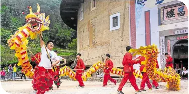 how temples are decorated during chinese new year