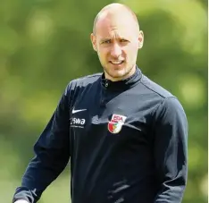  ?? Foto: Imago ?? Ex profi Dominik Reinhardt ist nun Chefcoach der Augsburger Regionalli­gamann  schaft. Parallel dazu macht er seine Trainerliz­enz und studiert Sport  und Trainings  wissenscha­ften.