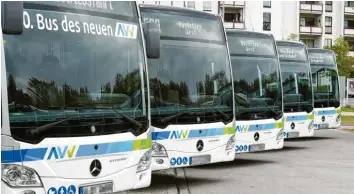  ?? Foto: Marcus Merk ?? Busse des Augsburger Verkehrsve­rbundes. Das Unternehme­n hat nach der Tarifrefor­m mehr Abos verkauft.