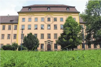  ?? ARCHIVFOTO­S: OLIVER LINSENMAIE­R ?? Der ehemalige Kanzler der Pädagogisc­hen Hochschule Weingarten will mit seiner Klage einen Fall von grundsätzl­icher Bedeutung schaffen.