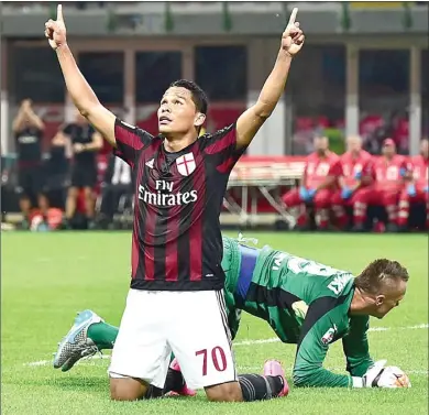  ?? GIUSEPPE CACACE/AFP PHOTO ?? PECAH TELUR: Carlos Bacca merayakan golnya ke gawang Empoli. Itu merupakan gol pertama Bacca buat AC Milan.
