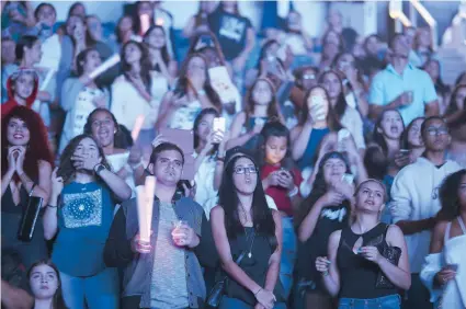  ??  ?? El público coreó cada uno de los éxitos de Bieber.