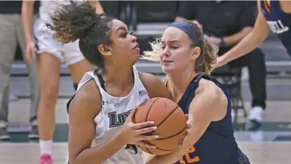  ?? KENNETH K. LAM/BALTIMORE SUN ?? Loyola Maryland’s Taleah Dixon, left, has fought through ACL tears in her left and right knees to get back onto the basketball court.