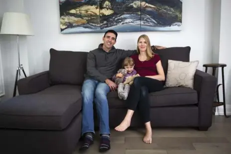  ?? MELISSA RENWICK/TORONTO STAR ?? Leah and Mike Leon, with their 3-year-old daughter, Ellie, relax in their living room, which now has an extra 600 square feet of space.