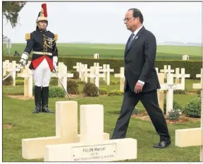  ?? (Photo EPA/MaxPPP) ?? « L’Histoire bégaie quand le nationalis­me ressurgit avec d’autres traits », a affirmé hier François Hollande à Cerny-en-Laonnois (Aisne) en incitant à « repenser aux institutio­ns et aux actes qui ont garanti la paix depuis  ans ».