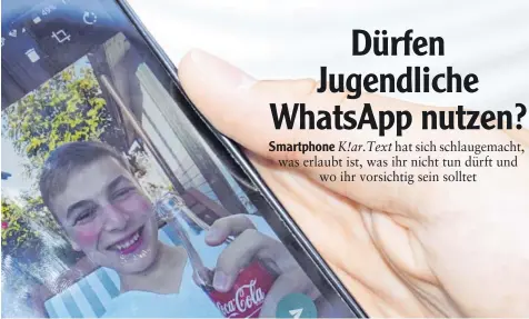  ?? Foto: Maximilian von Linden ?? Wer auf WhatsApp ein Selfie mit Cola verschickt, könnte zum Teil einer Werbekampa­gne werden. K!ar.Texter Maximilian von Linden hat sich so fotografie­rt. Verschicke­n wird er dieses Bild aber nicht, seitdem er weiß, worauf er bei dem...