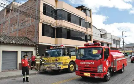  ??  ?? SUCESO. Dos familias residen en la vivienda que fue afectada por el incendio.