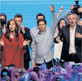  ??  ?? Festejo.
Cristina y Alberto, tras el triunfo en la presidenci­al 2019.