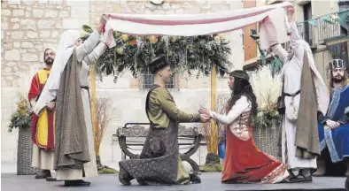  ?? INMA MARÍN ?? El momento de la boda entre Isabel de Segura y Pedro de Azagra, ayer.